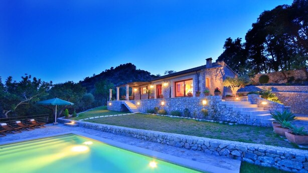 A stone house with a swimming pool, outdoor seating, and a stone staircase leading to the entrance. - La Salve d'alt villa with private pool (Pollensa)