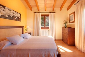 3 bedrooms, iron/ironing board, free WiFi, bed sheets - La Salve d'alt villa with private pool (Pollensa)