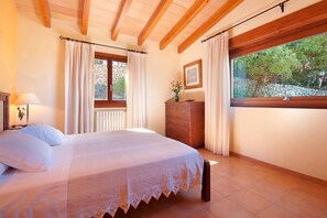 3 bedrooms, iron/ironing board, free WiFi, bed sheets - La Salve dált villa with private pool (Pollensa)