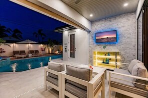 Outdoor pool, a heated pool