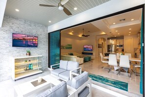 Smart TV, DVD player, books, offices