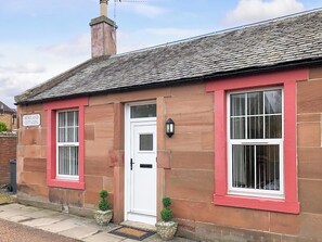 Exterior detail - You’ll love the extra space that this charming cottage offers. (Edinburgh)