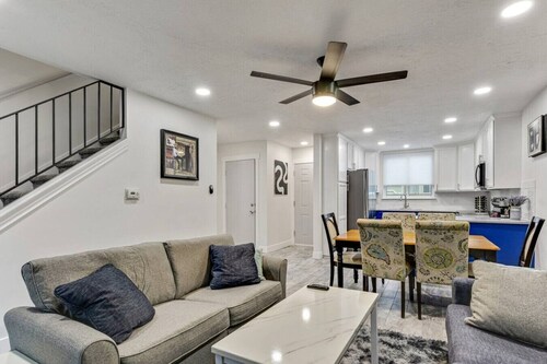 Blue Ivy Oasis - New Remodel - Cozy n' Spacious.