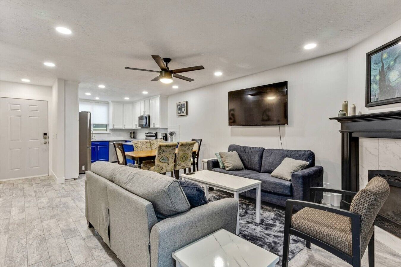 Smart TV, fireplace