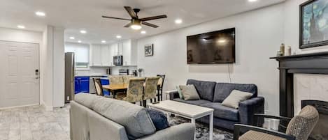 Smart TV y chimenea