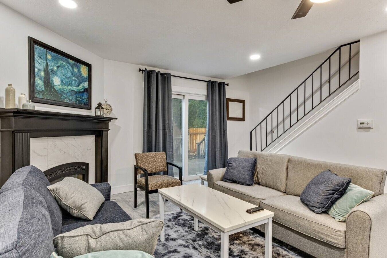 Smart TV, fireplace