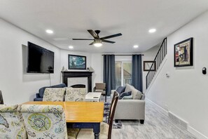Smart TV, fireplace