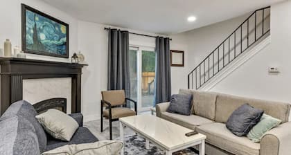 Blue Ivy Oasis - New Remodel - Cozy n' Spacious.