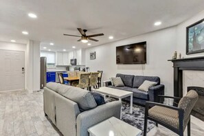 Smart TV, fireplace - Blue Ivy Oasis - New Remodel - Cozy n' Spacious. (South Salt Lake)