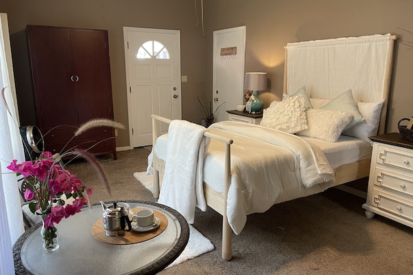 1 slaapkamer, een strijkplank/strijkijzer, wifi, beddengoed