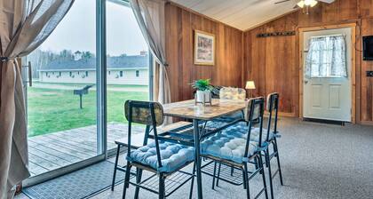 Cozy Franconia Cottage w/ Community Pool & Hot Tub