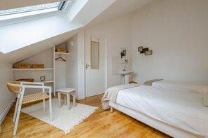 5 bedrooms, travel cot, free WiFi
