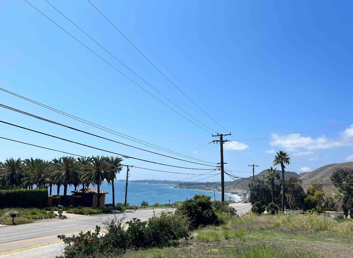 30% OFF! Airy Oceanview Malibu House, 1 Min to Beach & Hike