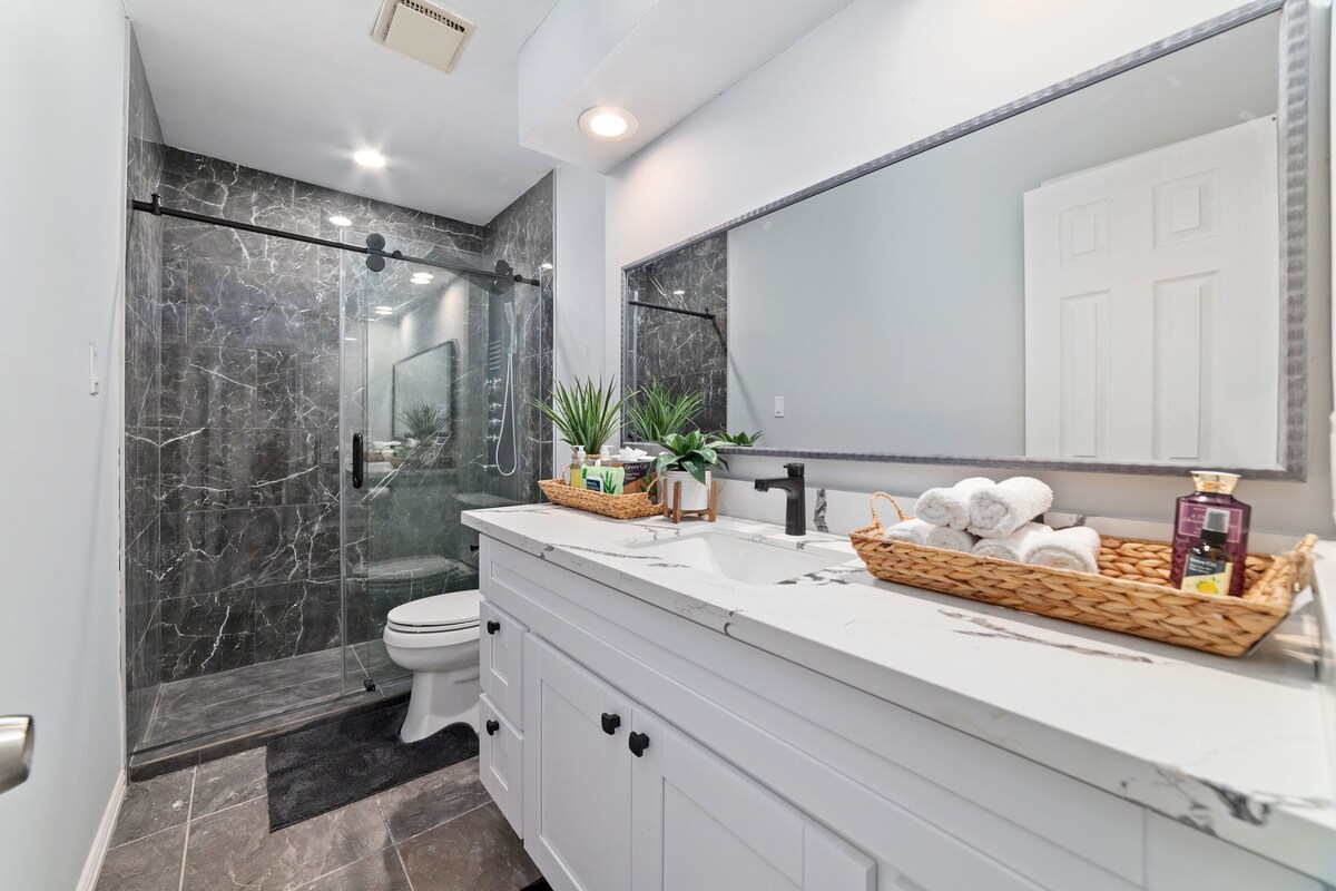 Photo 15 of Houston Little Saigon, 4 Bedrooms with Pool, Heart of Houston Asian Town