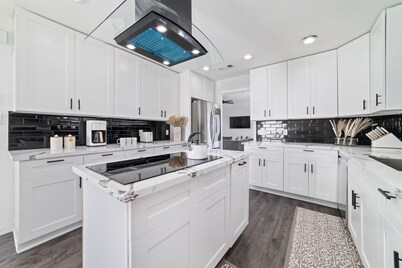 Houston Little Saigon, 4 Bedrooms with Pool, Heart of Houston Asian Town