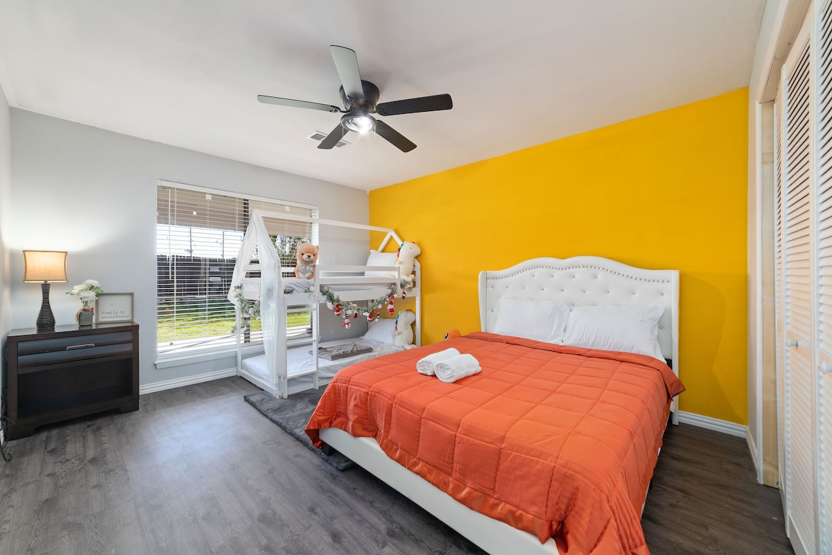 Photo 24 of Houston Little Saigon, 4 Bedrooms with Pool, Heart of Houston Asian Town