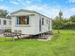 Exterior - Kingfisher - UK41950 (Louth)