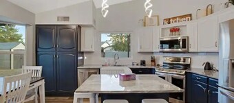 Lux Home Near Downtown Gilbert and Chandler-4 Bdrm w/ Pool Table-Pool-Park