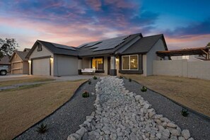 Property grounds - Lux Home Near Downtown Gilbert and Chandler-4 Bdrm w/ Pool Table-Pool-Park (Gilbert)