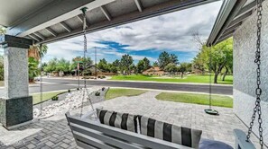 Terrace/patio - Lux Home Near Downtown Gilbert and Chandler-4 Bdrm w/ Pool Table-Pool-Park (Gilbert)