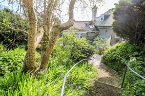 Cottage | Property grounds - Tremorna Vista (St Ives)