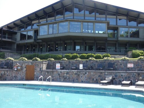 Timber Ridge Retreat