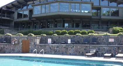 Timber Ridge Retreat