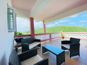 Terrace/patio - Modern, Quiet, Cozy One Bedroom Apartment. Close to restaurants. (Sint Maarten)