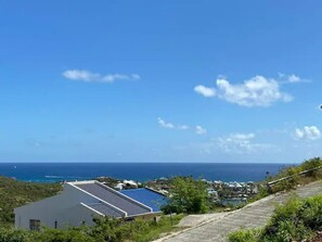 Beach/ocean view - Modern, Quiet, Cozy One Bedroom Apartment. Close to restaurants. (Sint Maarten)