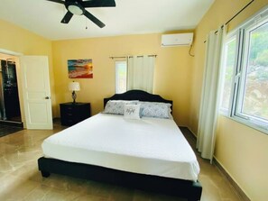 1 bedroom, in-room safe, iron/ironing board, free WiFi - Modern, Quiet, Cozy One Bedroom Apartment. Close to restaurants. (Sint Maarten)