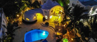 Shell house Wake up in a work of art!