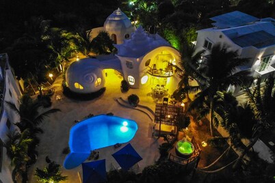 Shell house Wake up in a work of art!