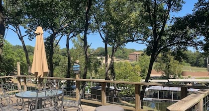 Cozy lake getaway with huge deck and only 2 miles from Shangri-La back on VRBO!