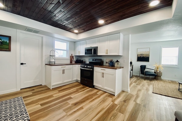 Køleskab, mikrobølgeovn, ovn, kogeplade