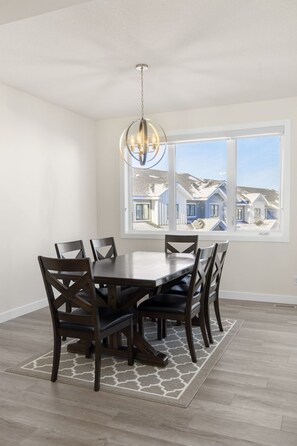 Dining room - Modern Beautiful Calgary Home (Calgary)