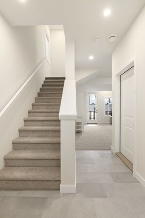 Staircase - Modern Beautiful Calgary Home (Calgary)