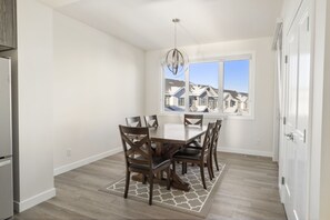 Nhà liên kế Cao cấp | Phòng ăn