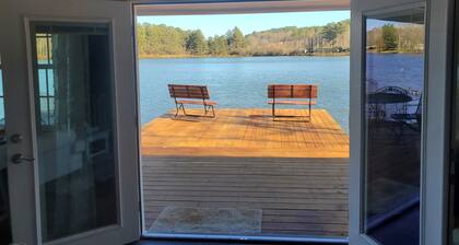 Lake Haven Cottage-Lake front