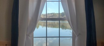 Lake Haven Cottage-Lake front  