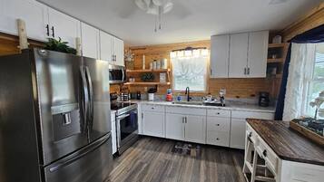 Coffee/tea maker, fridge, microwave, oven