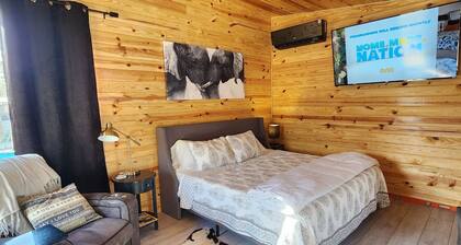 New Modern Studio w/ private pool- 5 Min to Keaton Beach Boat Ramp