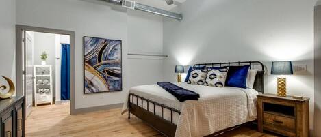 3 bedrooms, desk, iron/ironing board, free WiFi