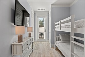 4 bedrooms, iron/ironing board, travel cot, free WiFi - 🌊 Chateau Vitamin Sea | Golf Cart | Dog Friendly* | Close 2 Beach | Free Parasailing 🪂 (Miramar Beach)