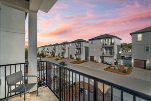 Property grounds - 🌊 Chateau Vitamin Sea | Golf Cart | Dog Friendly* | Close 2 Beach | Free Parasailing 🪂 (Miramar Beach)