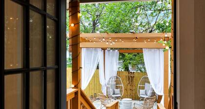 Artsy - A Birdy Vacation Rental