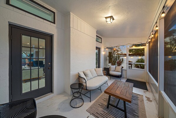 Televisión y chimenea 