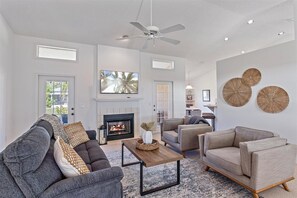 Télévision, cheminée