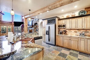 Fridge, microwave, oven, stovetop - Hot Tub | Log-cabin | Game Room | Sundance (Angel Fire)