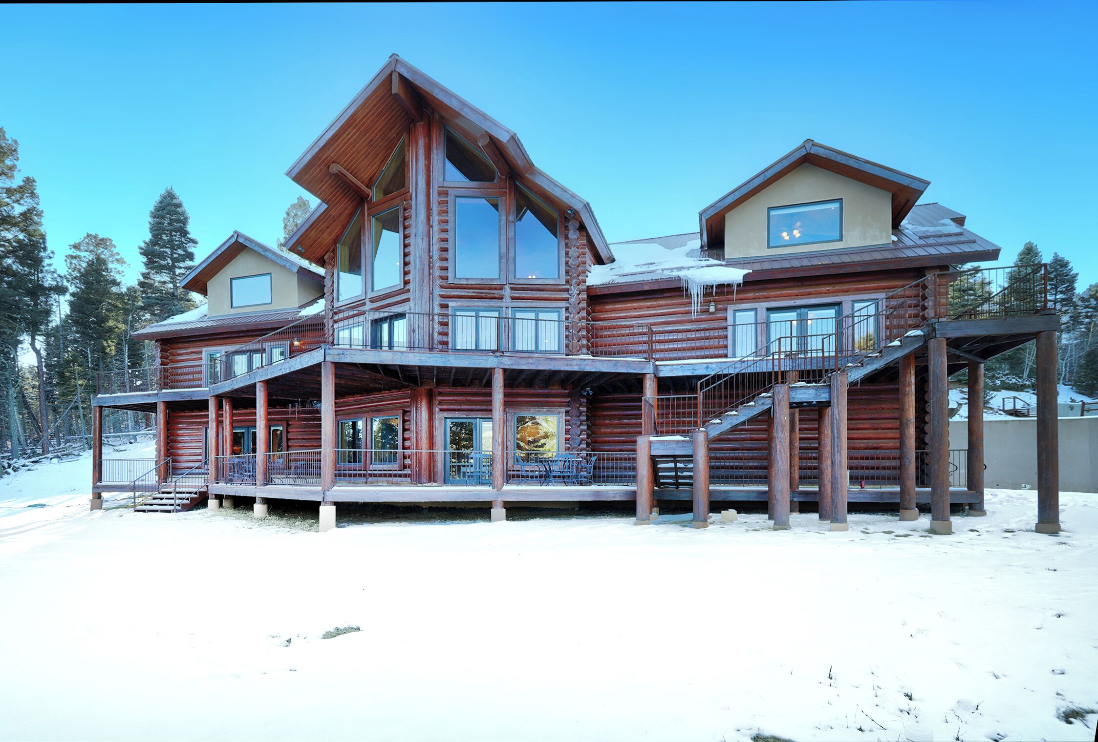 Hot Tub | Log-cabin | Game Room | Sundance