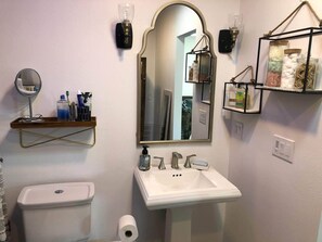 Combined shower/bathtub, hair dryer, towels, soap
